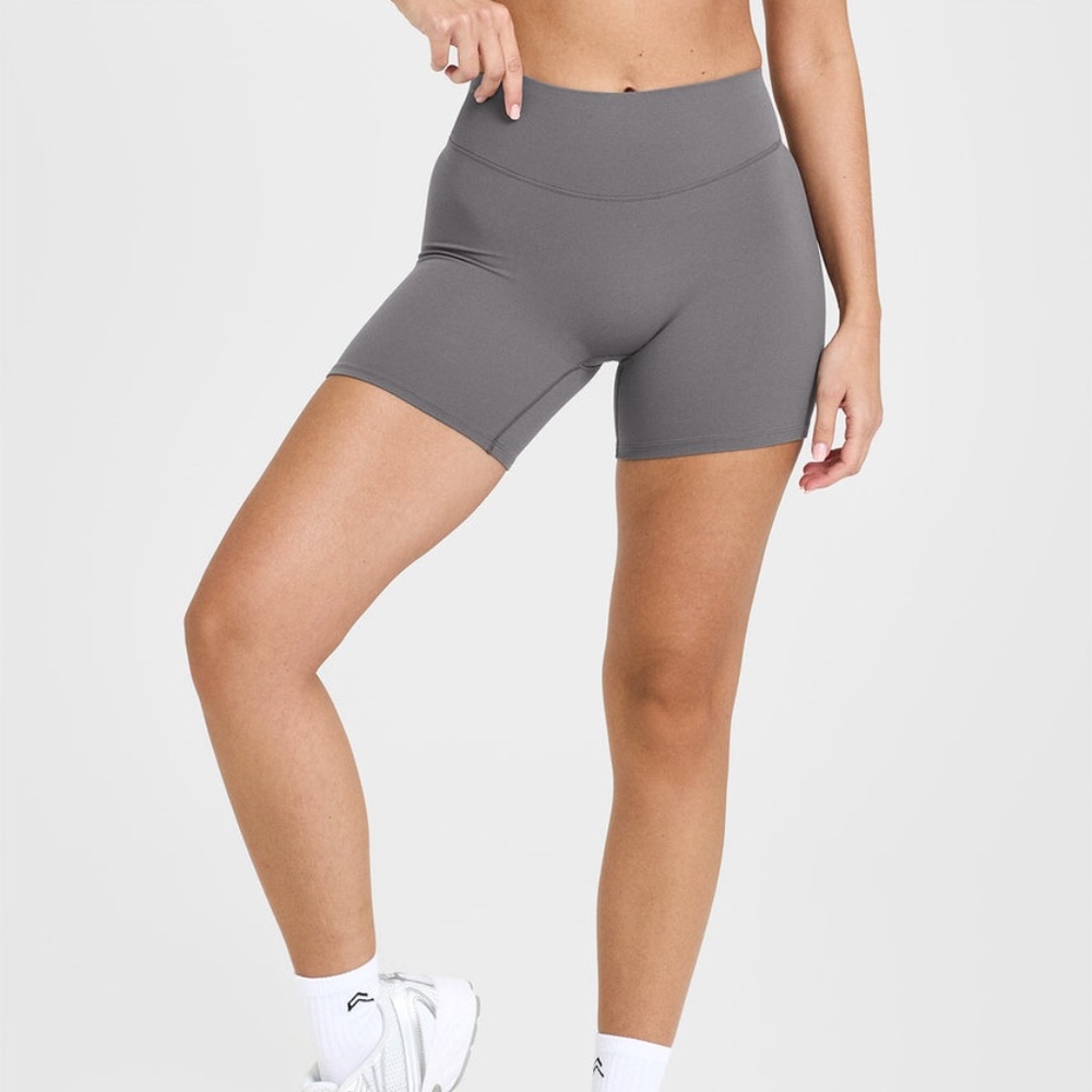 SOFTMOTION™ SHORTS 6" WITH WHITE LOGO